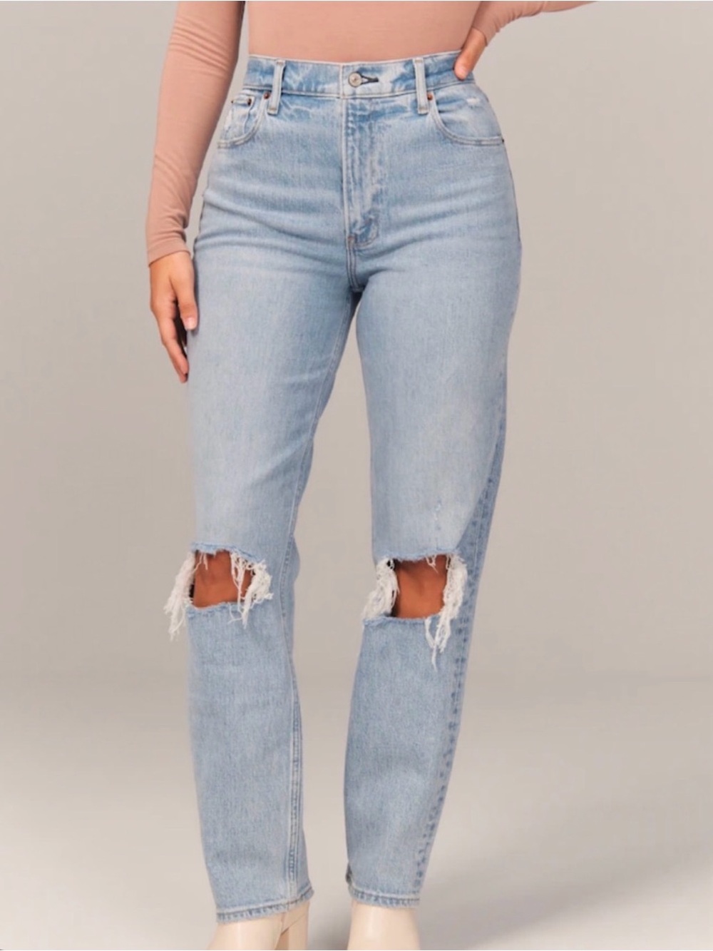 Abercrombie & Fitch Light Wash Ultra High-Rise โ90s Straight Jeans